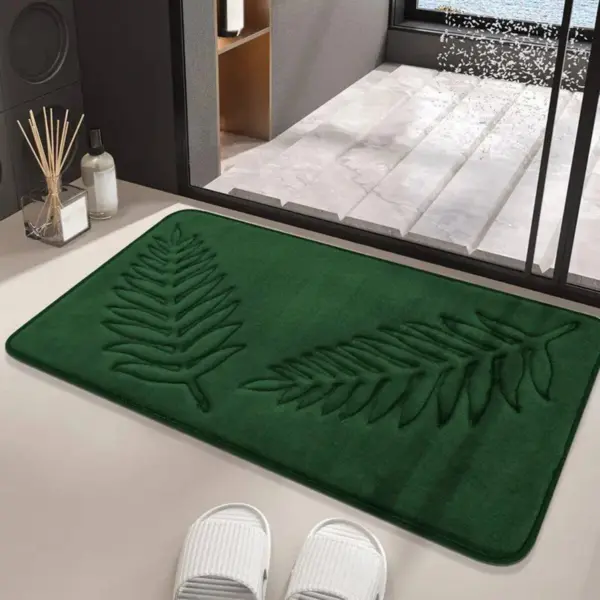 Grüne Badematte mit Farnmuster, weiches Material, Badezimmer-Textil, Anti-Rutsch, modernes Design.