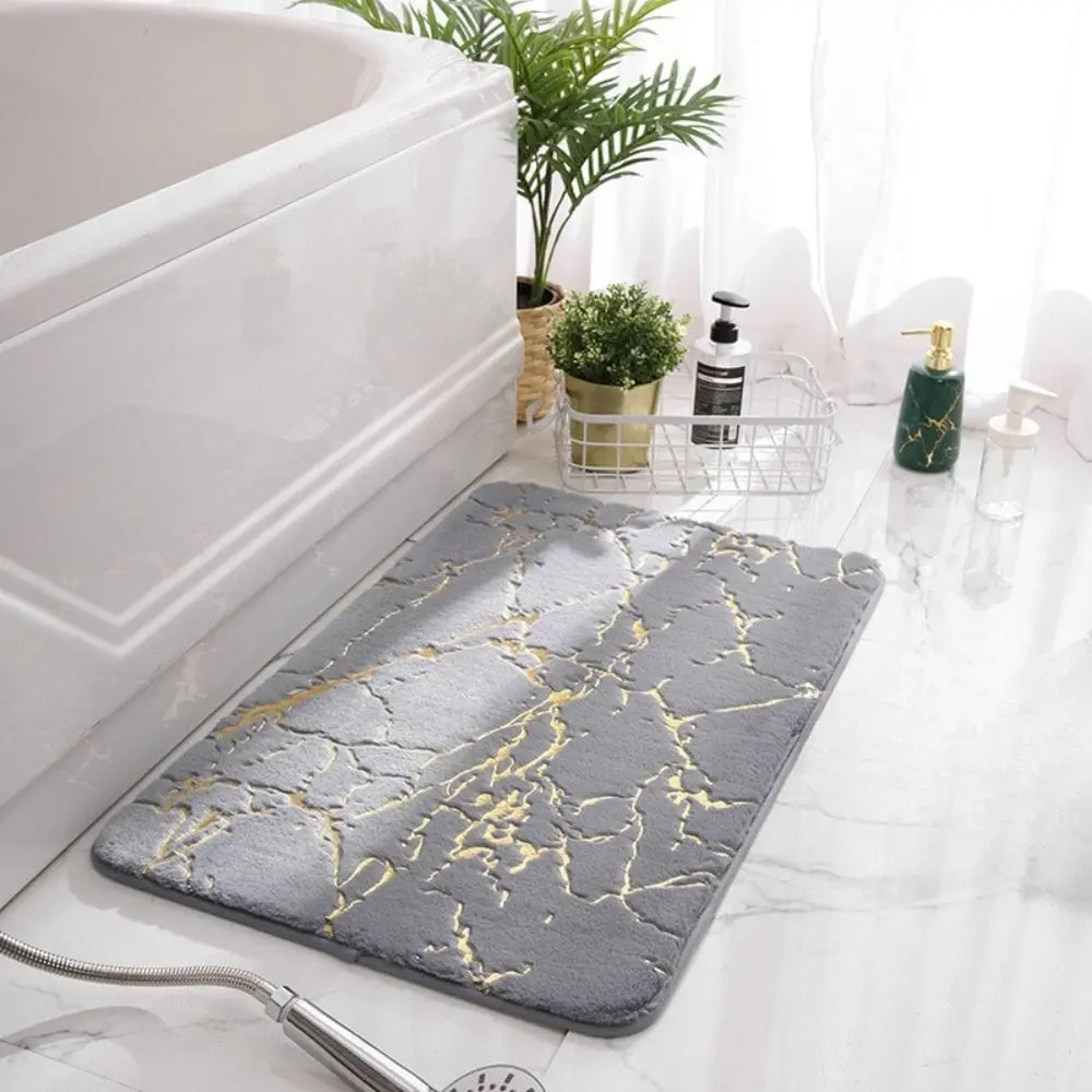 Badematte Steinoptik grau mit goldfarbenen Marmorlinien, ideal für modernes Badezimmer.