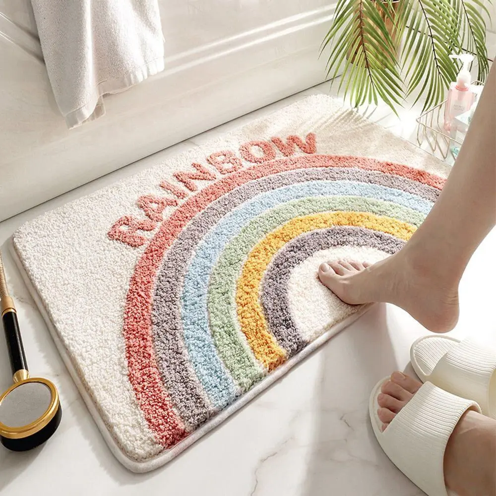 Regenbogen-Badteppich mit weichem Flor, ideal für Badezimmer und Dusche.