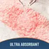 Pink-Weiss Badeteppich mit Herz-Muster, ultra absorbierend, Wasser tropft auf weiches Material.