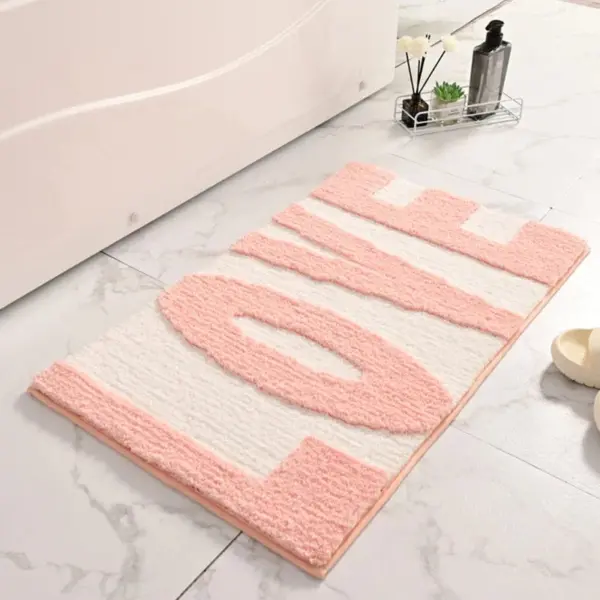 Badteppich mit Herz-Muster in Rosa und Weiß, weiches Material, ideal für Badezimmer.
