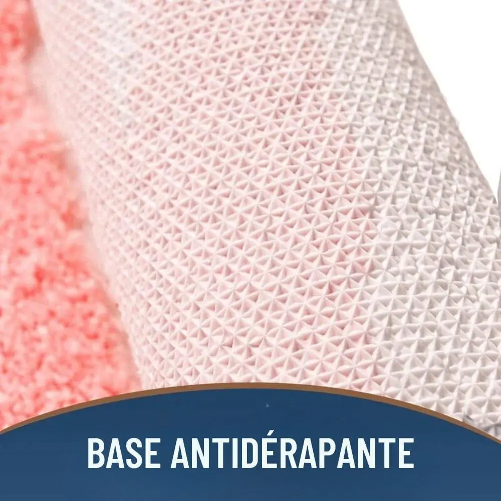 Badeteppich mit rutschfester Unterseite und Herz-Muster in Rosa und Weiß.