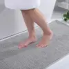 Dünn Badezimmerteppich grau, weiches Material, ideal für Badematte und Badezimmer.