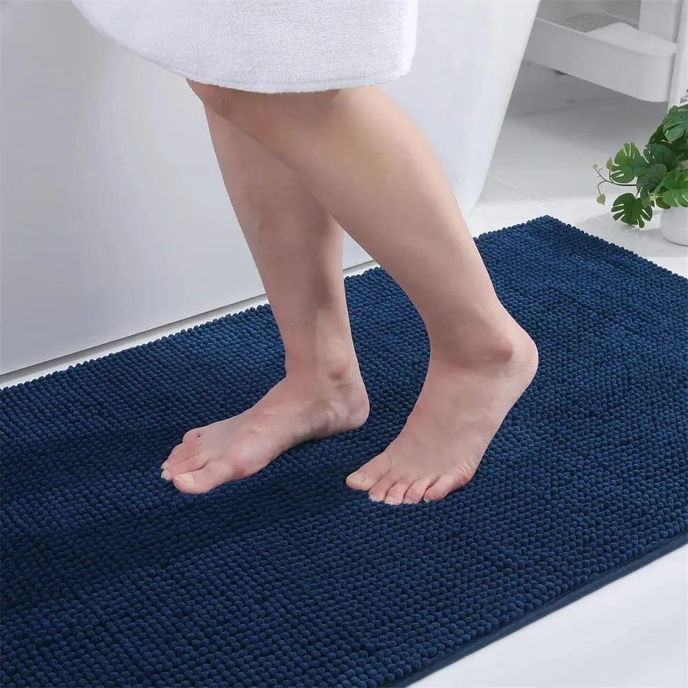Dünn Badezimmerteppich blau, weiches Material, ideal für Badematte im Badezimmer.
