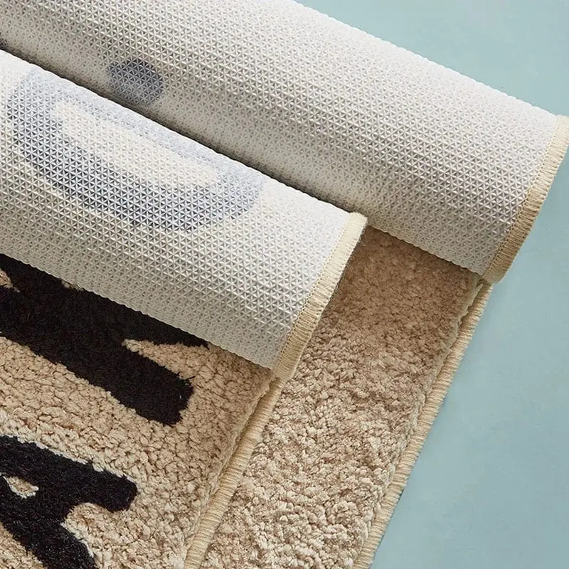 Badezimmerteppich Get Naked mit weicher Oberfläche und rutschfestem Untergrund, ideal für Bad und Dusche.