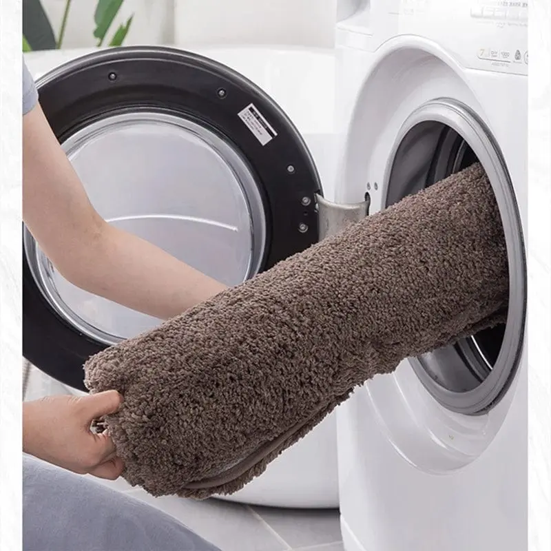 Schwarzer Badteppich, waschbar, in Waschmaschine, Badezimmer-Textil, pflegeleicht.