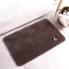Schwarzer Badteppich mit weichem Flor, ideal für Badezimmer und Dusche.