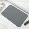 Badezimmerteppich Steinoptik grau, rutschfest, für Bad und Dusche, modernes Design.