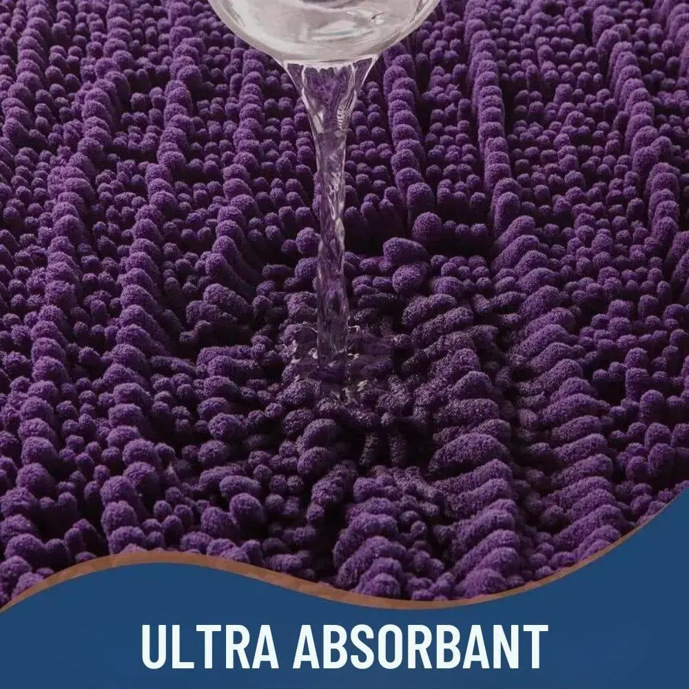 Violetter Badteppich mit ultra absorbierender Oberfläche, Wasser wird schnell aufgenommen.