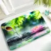 Badteppich mit Lotusblume und Wasserfallmotiv, Badezimmer-Textil, weich und rutschfest.