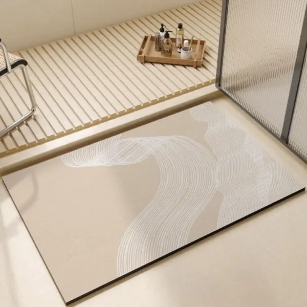 Beige Badteppich mit weißen Wellenmustern, modernes Badezimmerdesign, anti-rutschig, grossflächig.