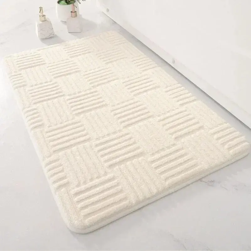 Weisser Badteppich mit geometrischem Muster, ideal für Badezimmer und Badematte.