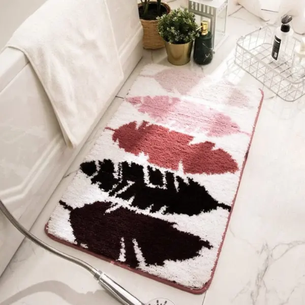 Badteppich Feder mit Blattmuster in Rosa, Rot und Schwarz, weicher Hochflor-Badezimmermatte.