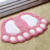 Pink Fussform Badteppich mit weißen Zehen, weiches Badezimmer-Textil.