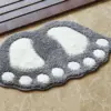 Badteppich Fussform grau-weiß, rutschfest, für Badezimmer, Badematte mit Fußabdruck-Muster.