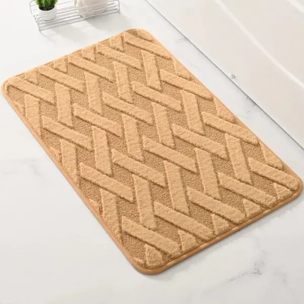 Badteppich mit geometrischem Muster, beige Farbe, ideal für Badezimmer.