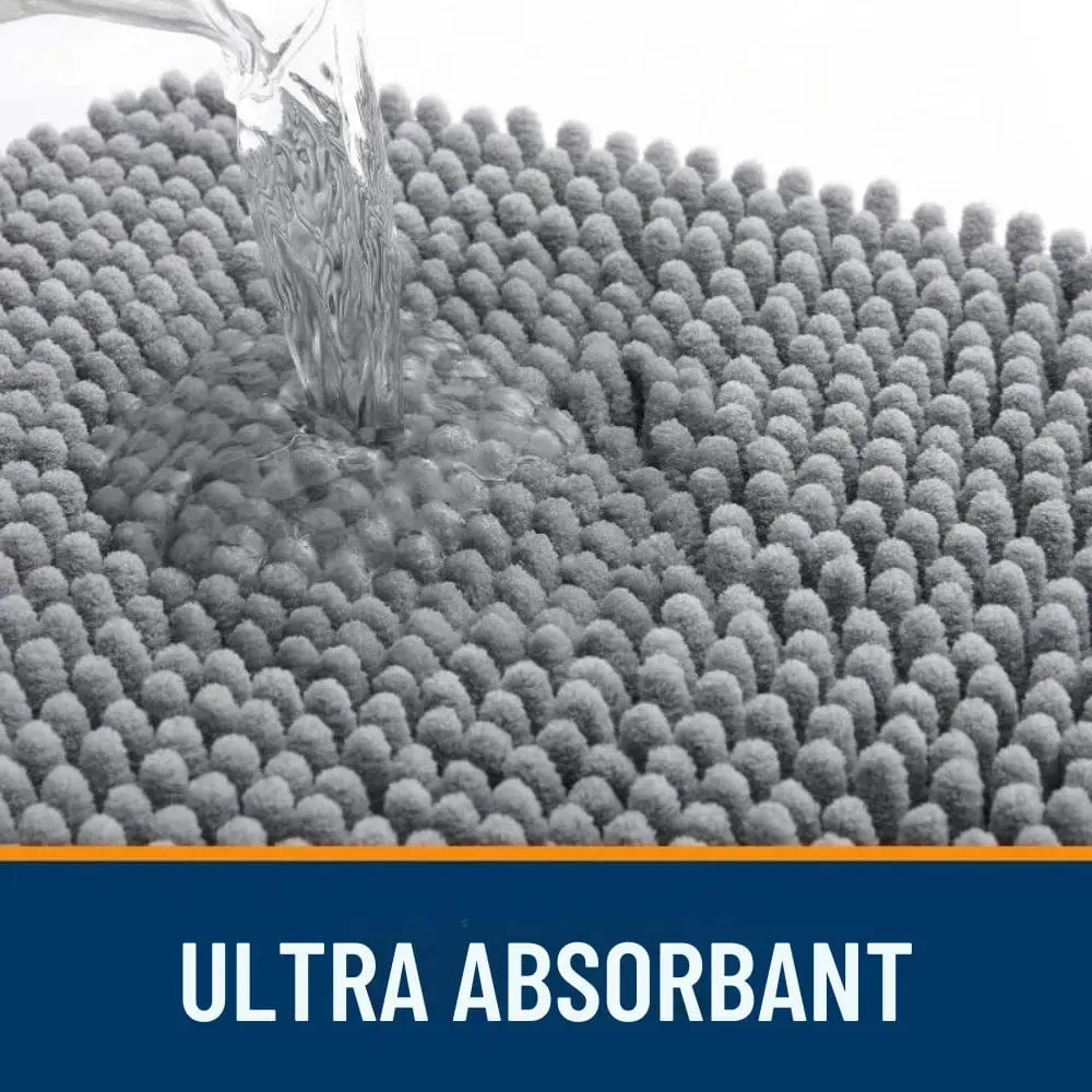 Grauer Chenille-Badteppich mit ultra-absorbierender Oberfläche, ideal für Badezimmer.