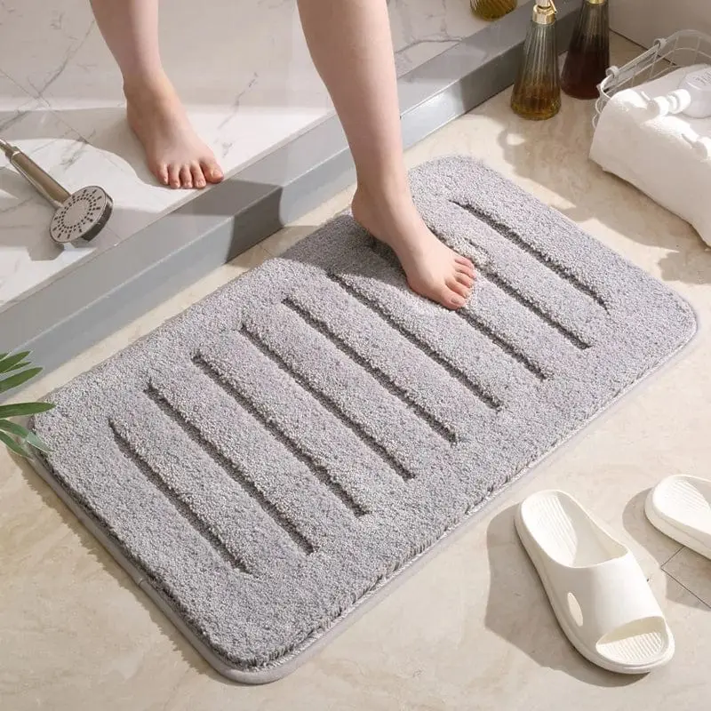 Badteppich grau grün mit rutschfestem Design, ideal für Badezimmer und Dusche.