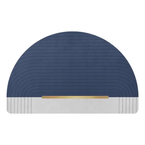 Blauer Halbkreis-Badteppich mit goldener Akzentleiste und grauem Rand, modernes Design für Badezimmer.