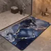 Hochwertiger Badteppich mit rutschfestem Design, blau-weißes Marmor-Muster, ideal für Badezimmer.