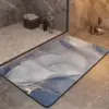 Hochwertiger Badteppich mit rutschfestem Design, blau-weißes Marmor-Muster, ideal für Badezimmer.