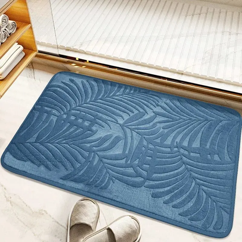 Blauer Badteppich mit Palmenmuster, tropisches Design, für Badezimmer geeignet.