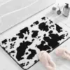 Schwarz-Weiss Karo Badteppich mit flauschigem Fleece-Design, ideal für Badezimmer.