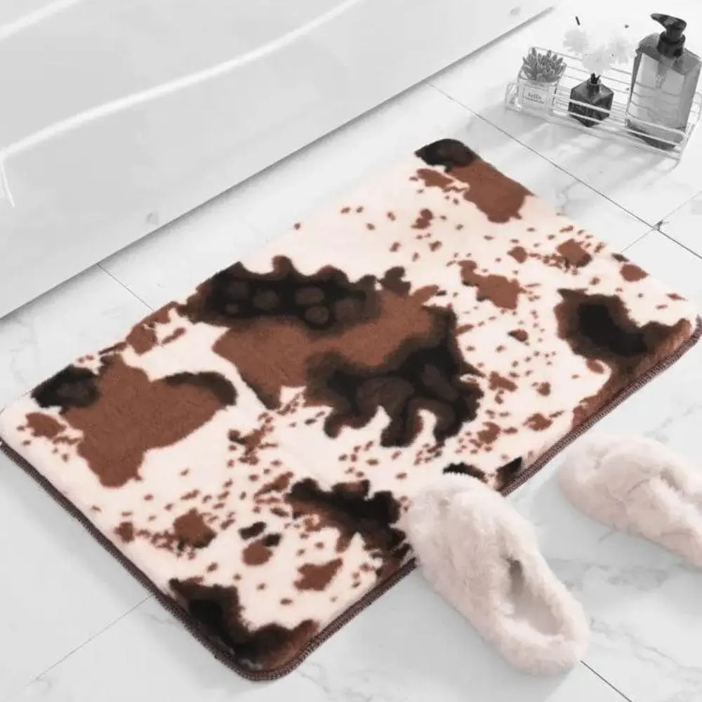 Badteppich Karo mit braun-cremefarbenem Muster, weiches Material, ideal für Badezimmer.