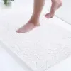 Weisser Badteppich Mikrofaser, weich und absorbierend, ideal für Badezimmer.