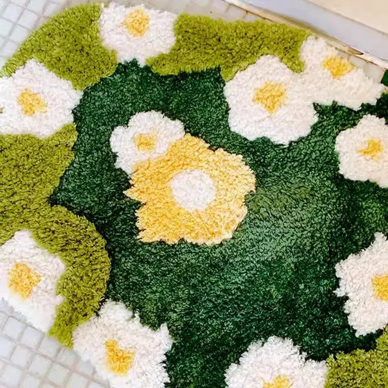 Badteppich mit Blumenmuster aus Naturmaterial, grün-weiß-gelb, für Badezimmer.