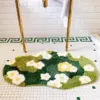 Badteppich mit Blumenmuster aus Naturmaterial, grün-weiß, für Badezimmer.