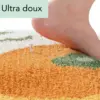 Orange Badteppich mit Apfel-Motiv, weiches Material, ideal für Badezimmer.