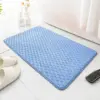 Blauer runder Badteppich mit Struktur, ideal für Badezimmer und Dusche.