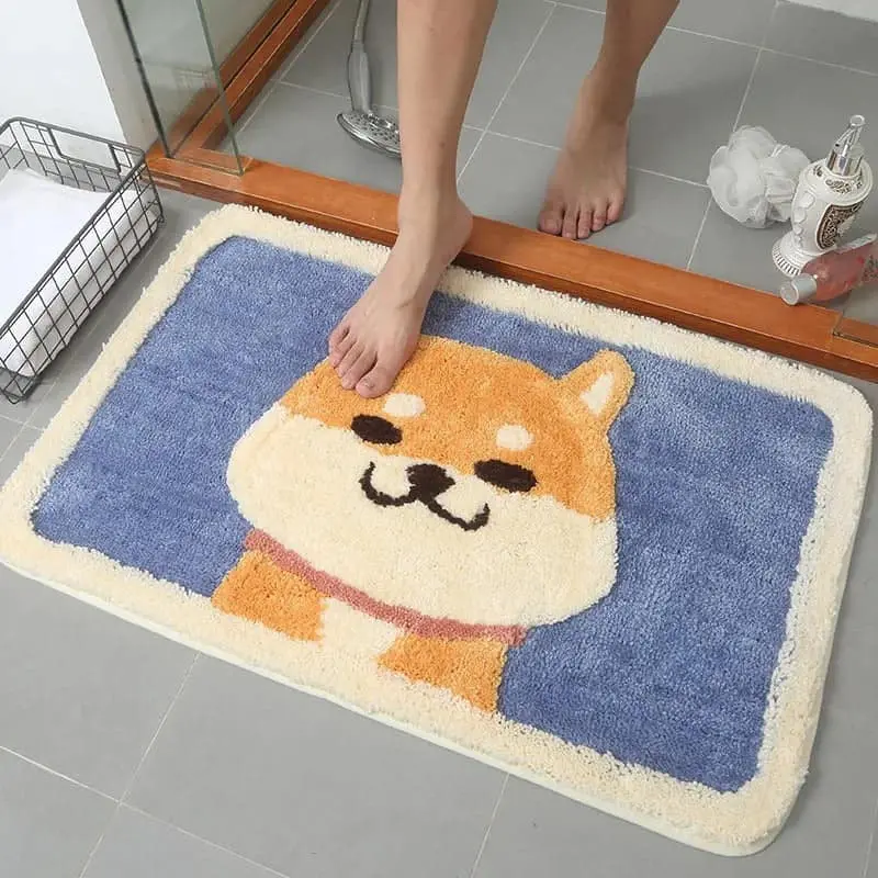 Badteppich mit Shiba Inu Motiv, weiches Material, blau-creme Farbe, ideal für Badezimmer.