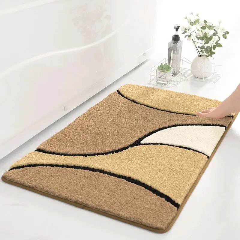 Vintage Badteppich mit braun-cremefarbenem Muster, weiches Material, ideal für Badezimmer.