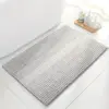 Weicher Badteppich Chenille grau, ideal für Badezimmer, rutschfest und pflegeleicht.