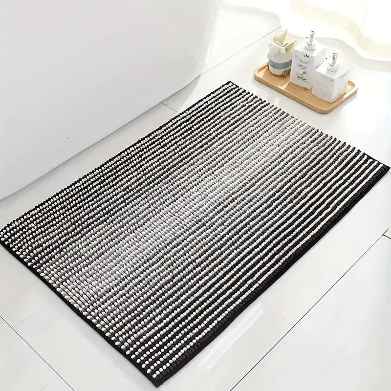 Weicher Chenille-Badteppich mit schwarz-weißem Streifenmuster, ideal für Badezimmer.