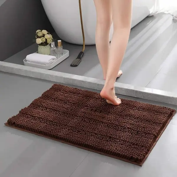 Chenille Badteppich Braun, weicher Textilteppich für Badezimmer mit rutschfestem Untergrund.