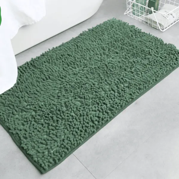 Dunkelgrüner Chenille Badteppich mit weichem Flausch, ideal für Badezimmer und Dusche.