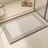 Diatomit Badteppich grosse Grösse mit Streifenmuster, ideal für Badezimmer und Dusche.