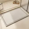 Diatomit Badteppich grosse Grösse, grau mit schwarzem Rand, Badezimmermatte aus natürlichen Materialien.