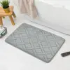 Dicker Luxus Badteppich grau mit Quiltmuster, weiches Material, ideal für Badezimmer.