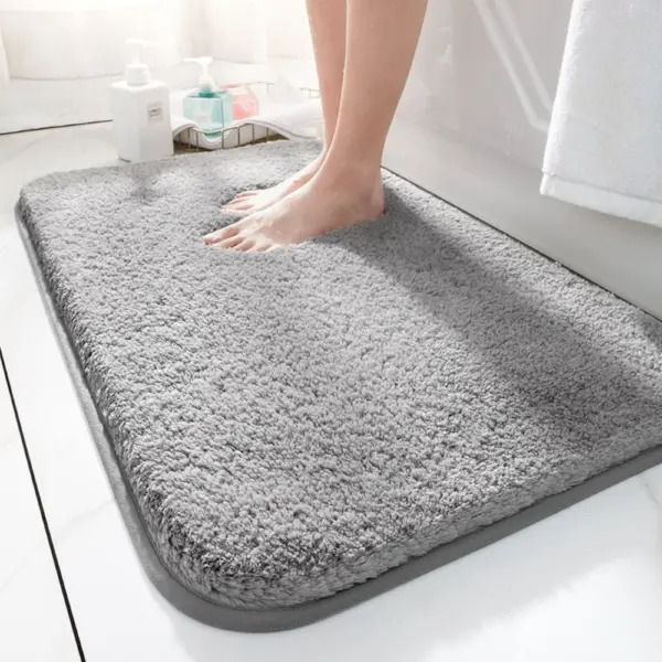 Dicker weicher Badteppich grau, ideal für Badezimmer, weiches Material, Anti-Rutsch-Bodenbelag.