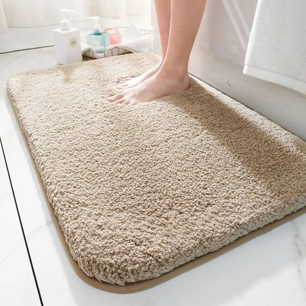 Dicker weicher Badteppich in Beige, ideal für Badezimmer, weiches Material, rutschfest, grossflächig.