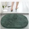 Dunkelgrüne Badematte mit Chenille-Struktur, runde Form, ideal für Badezimmer.