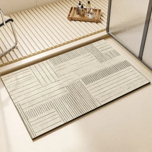 Dunkler Diatomit Badteppich mit geometrischem Muster, ideal für moderne Badezimmer.