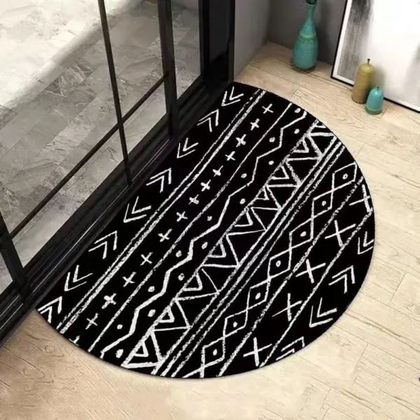Schwarze Halbrund-Duschmatte mit weißen geometrischen Mustern für Badezimmer.