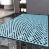 Rutschfeste Duschmatte mit rutschfesten Kugeln, blau, für Badezimmer.