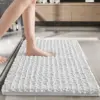 Weisser Duschvorleger mit runder Faserstruktur, ideal für Badezimmer und Badematte.