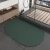 Japanischer Diatomit-Teppich grün oval, Badezimmermatte mit natürlicher Absorptionsfunktion.